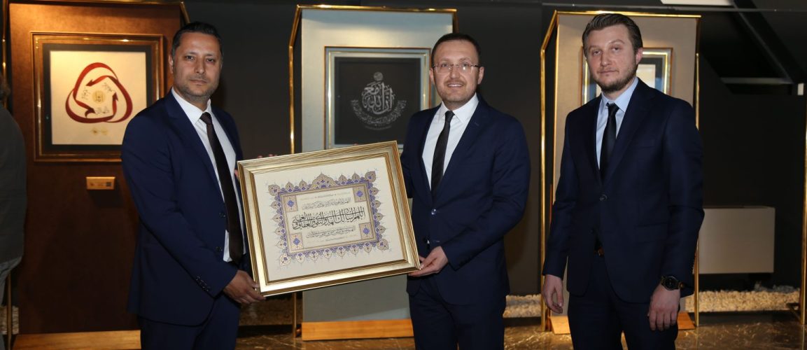 HAT ESERLERİMİZ İLK DEFA ANADOLU YAKASI’NDA SERGİLENDİ